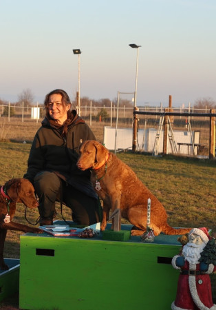 Gerlinde Borros, ÖKV Wesensrichterin, ÖRV-Trainer für Welpen-/Junghunde, UO, und Stöbertrainerin in Ausbildung